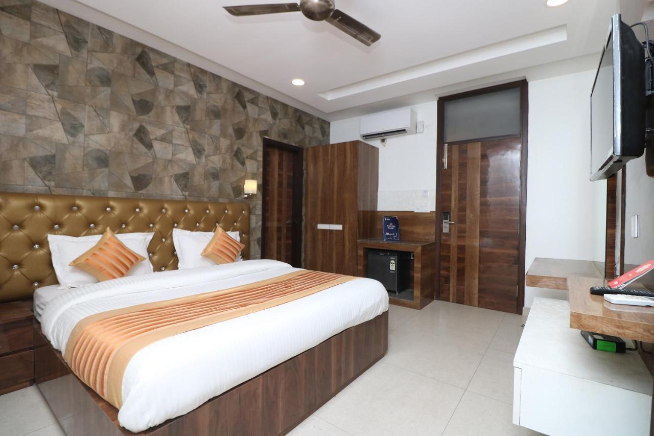 Oyo 9999 Hotel La Wisteria Delhi  Buitenkant foto