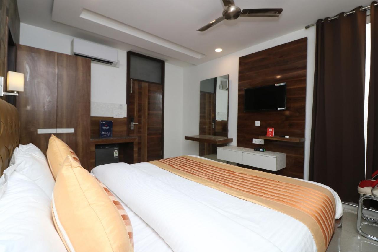 Oyo 9999 Hotel La Wisteria Delhi  Buitenkant foto