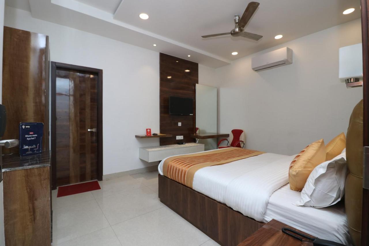 Oyo 9999 Hotel La Wisteria Delhi  Buitenkant foto