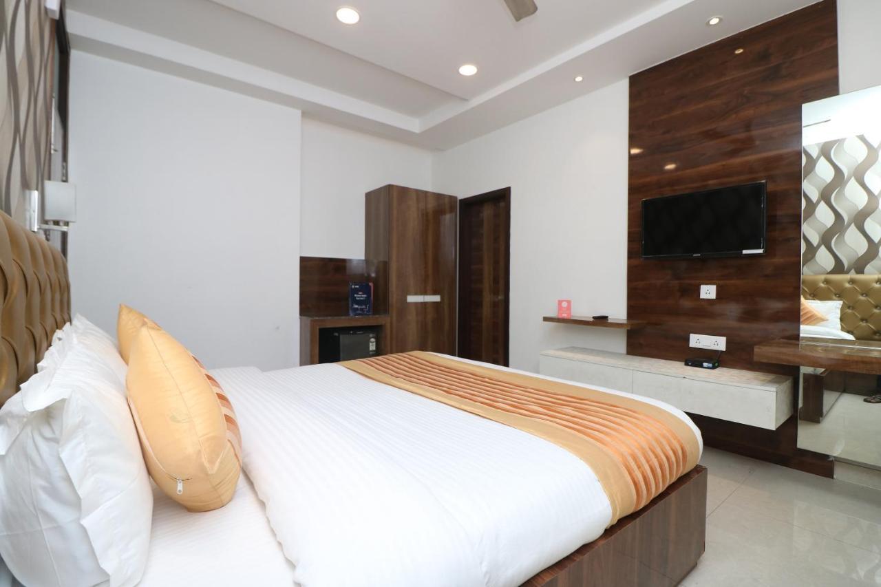 Oyo 9999 Hotel La Wisteria Delhi  Buitenkant foto