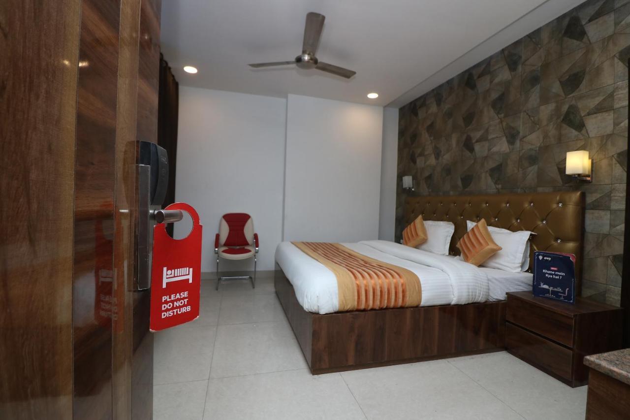 Oyo 9999 Hotel La Wisteria Delhi  Buitenkant foto
